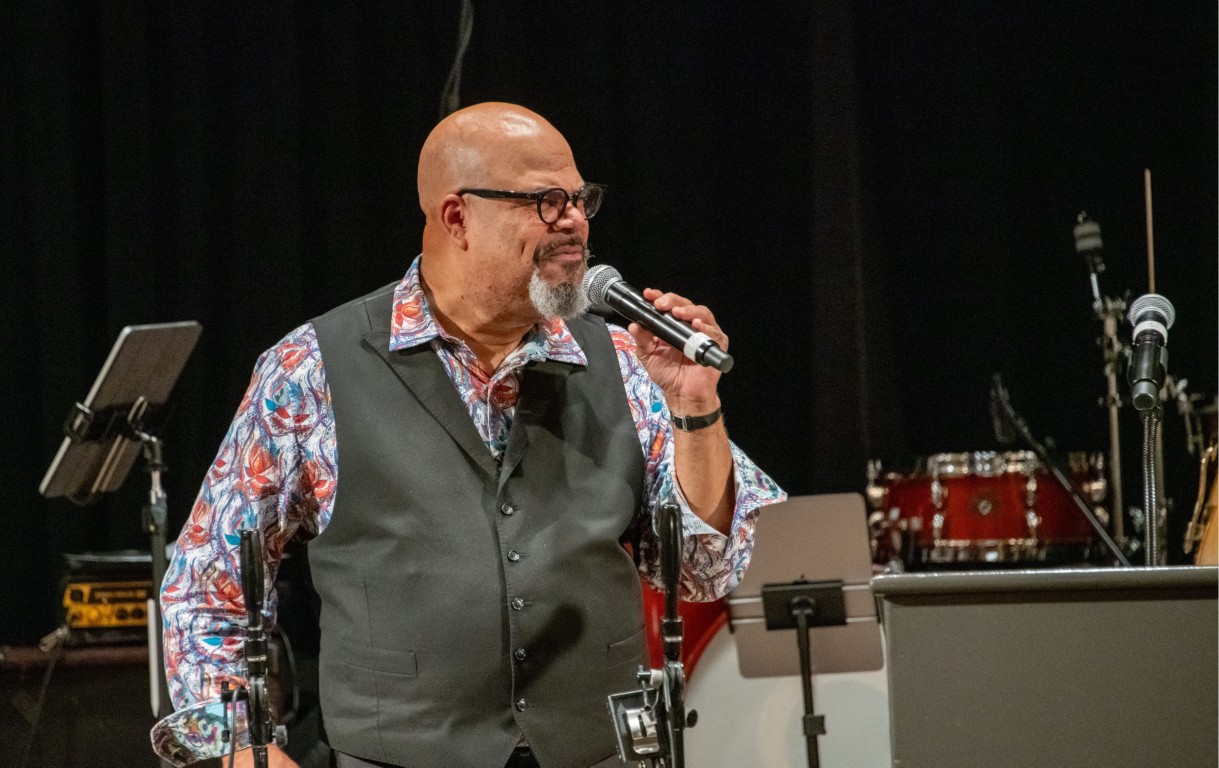 Emcee T. Mychael Rambo entertained, accompanied by Thom West